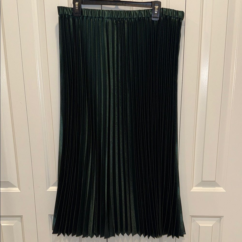 Anne Klein Dark‎ Green Midi Skirt